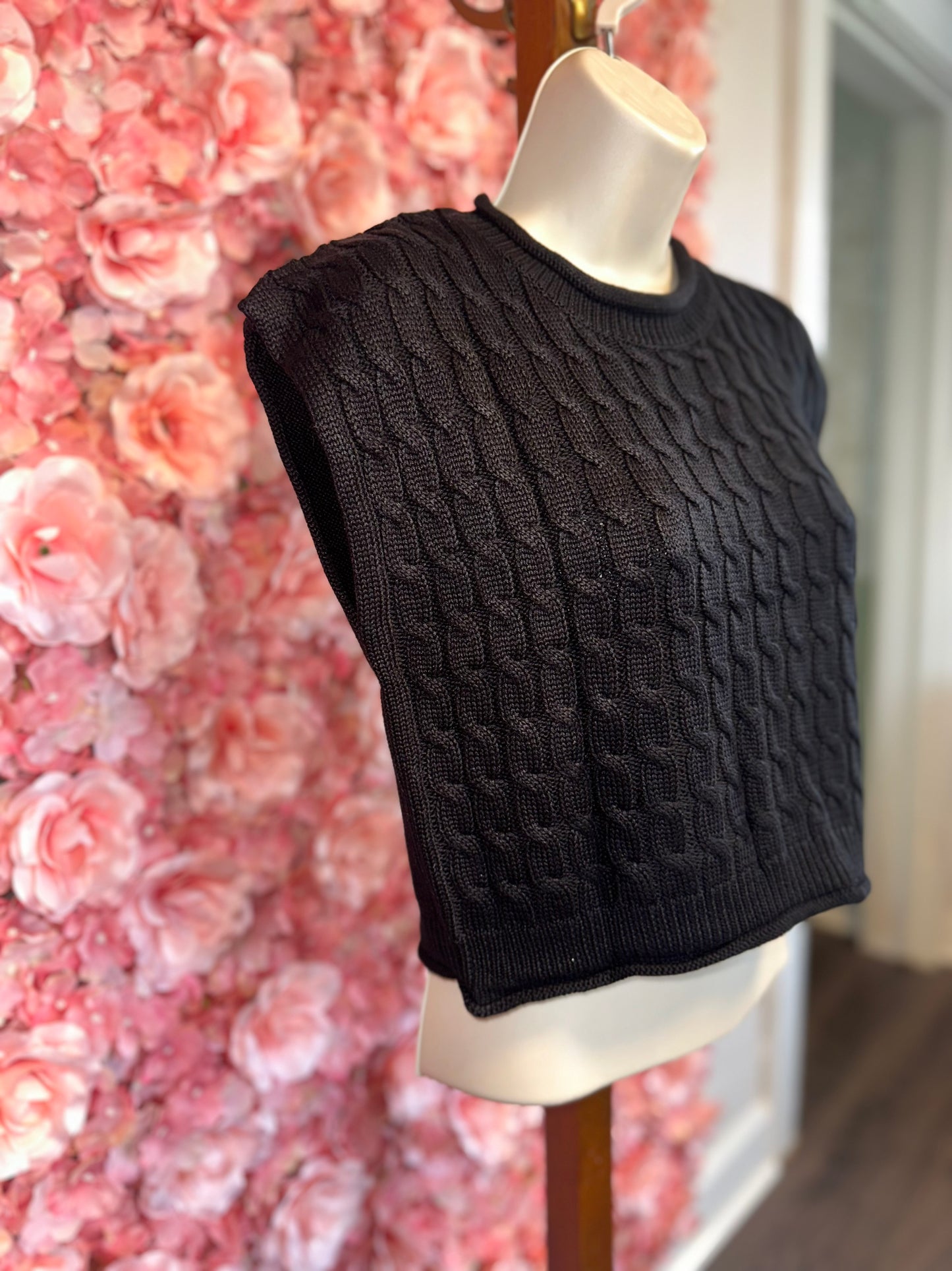 (Medium) Brand New Black Cable Knit Sleeveless Cropped Sweater Vest