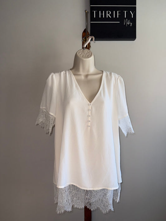 NWT Entro (M) Brand New Off White 3/4 Button Up V-Neck Blouse with Lace Trim