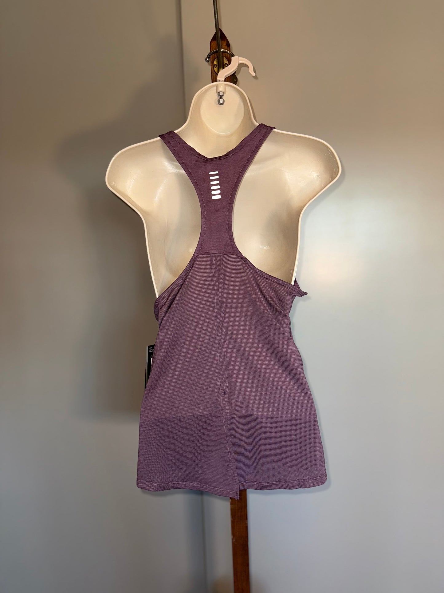 NWT Under Armour (Medium) Brand New Purple Fitted Tank Top