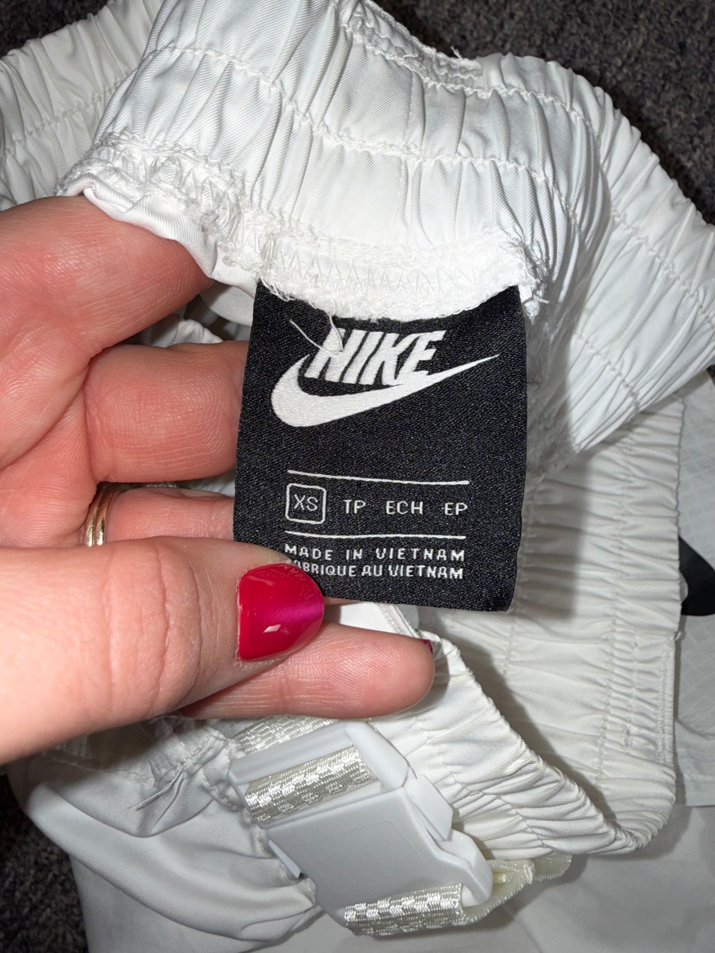 Nike (XS) White Woven Belted Loose Fit Shorts