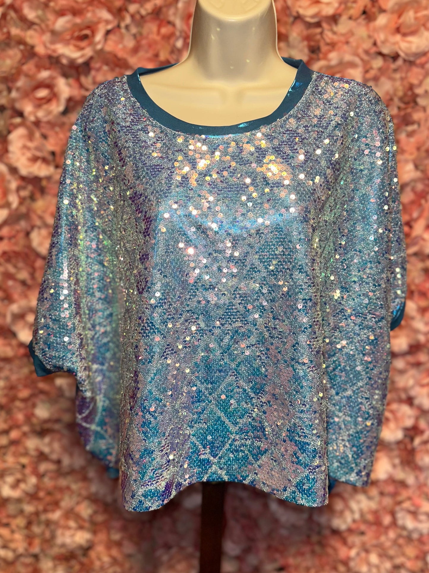 Fantastic Fawn (Retail $99) Blue Sequin Geometric Reflective Cropped Blouse (Medium)