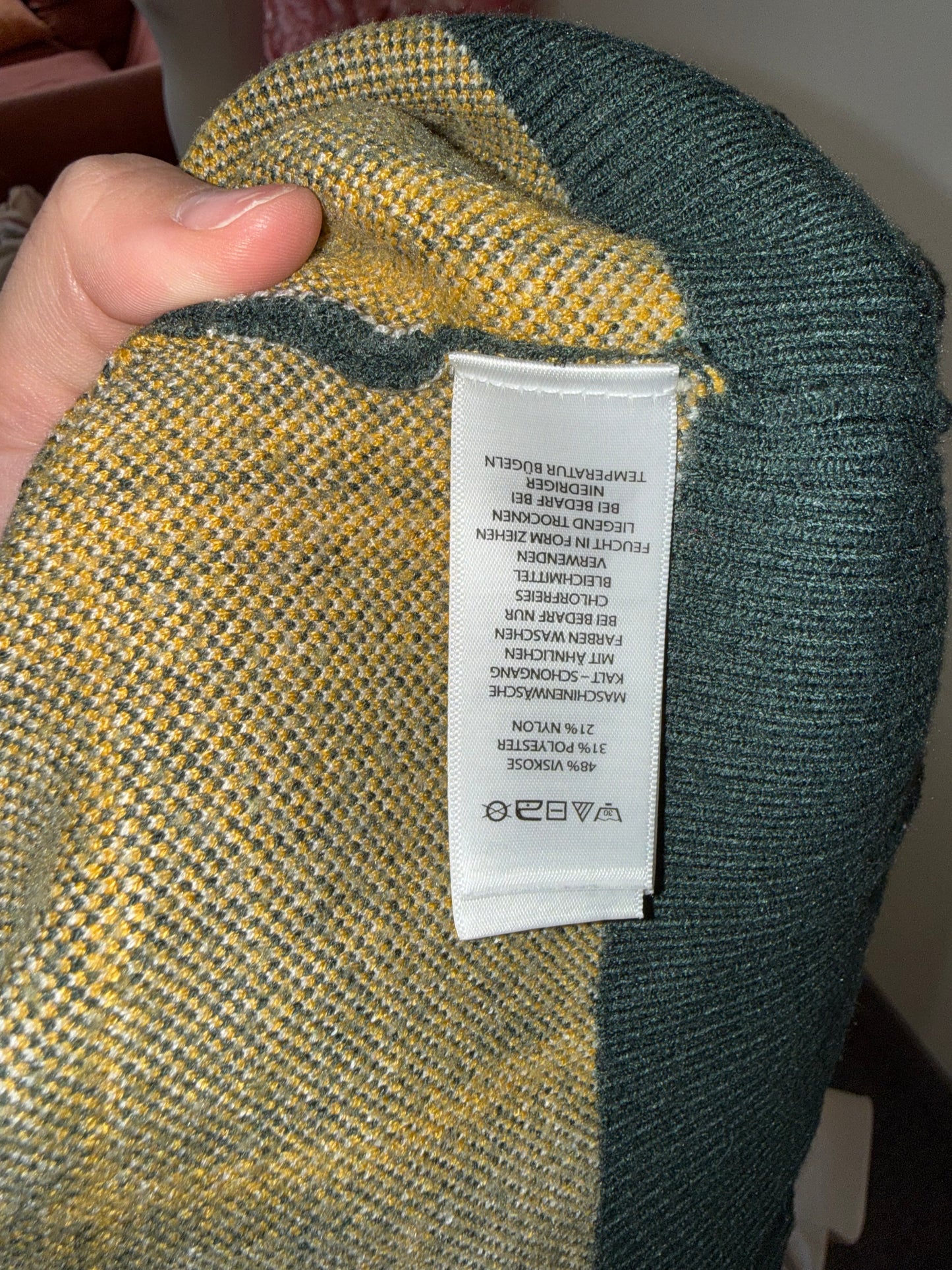 Tahari (XL) Green Plaid V-Neck Sweater