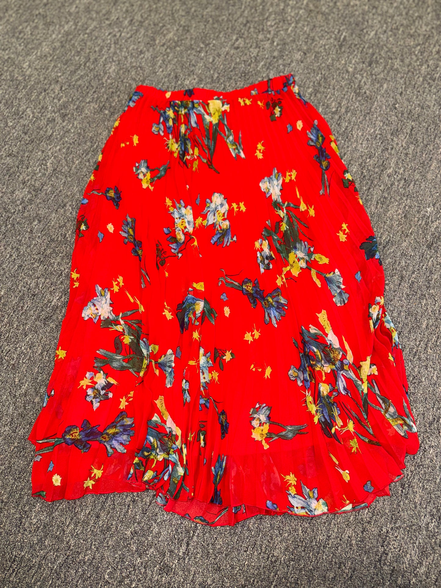 NWT Vince Camuto (Small) Brand New Red Floral Ribbed Flowy Maxi Skirt
