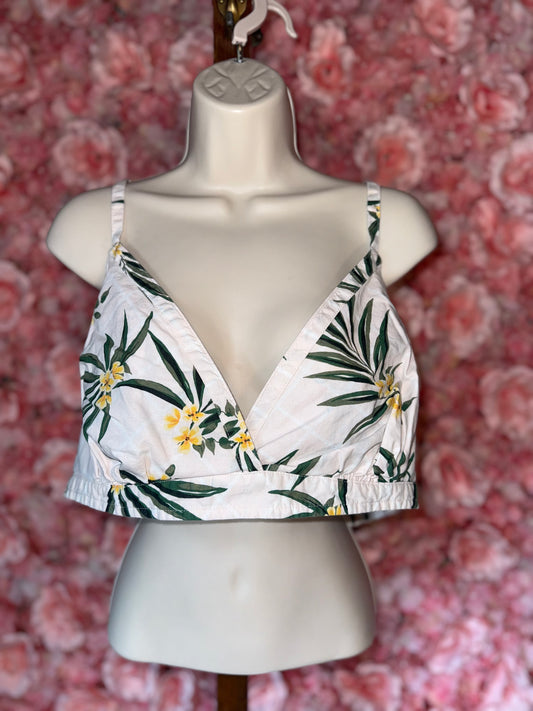 O.N.L.Y (XL) White V-Neck Cropped Floral Cotton Tank with Stretch in Back