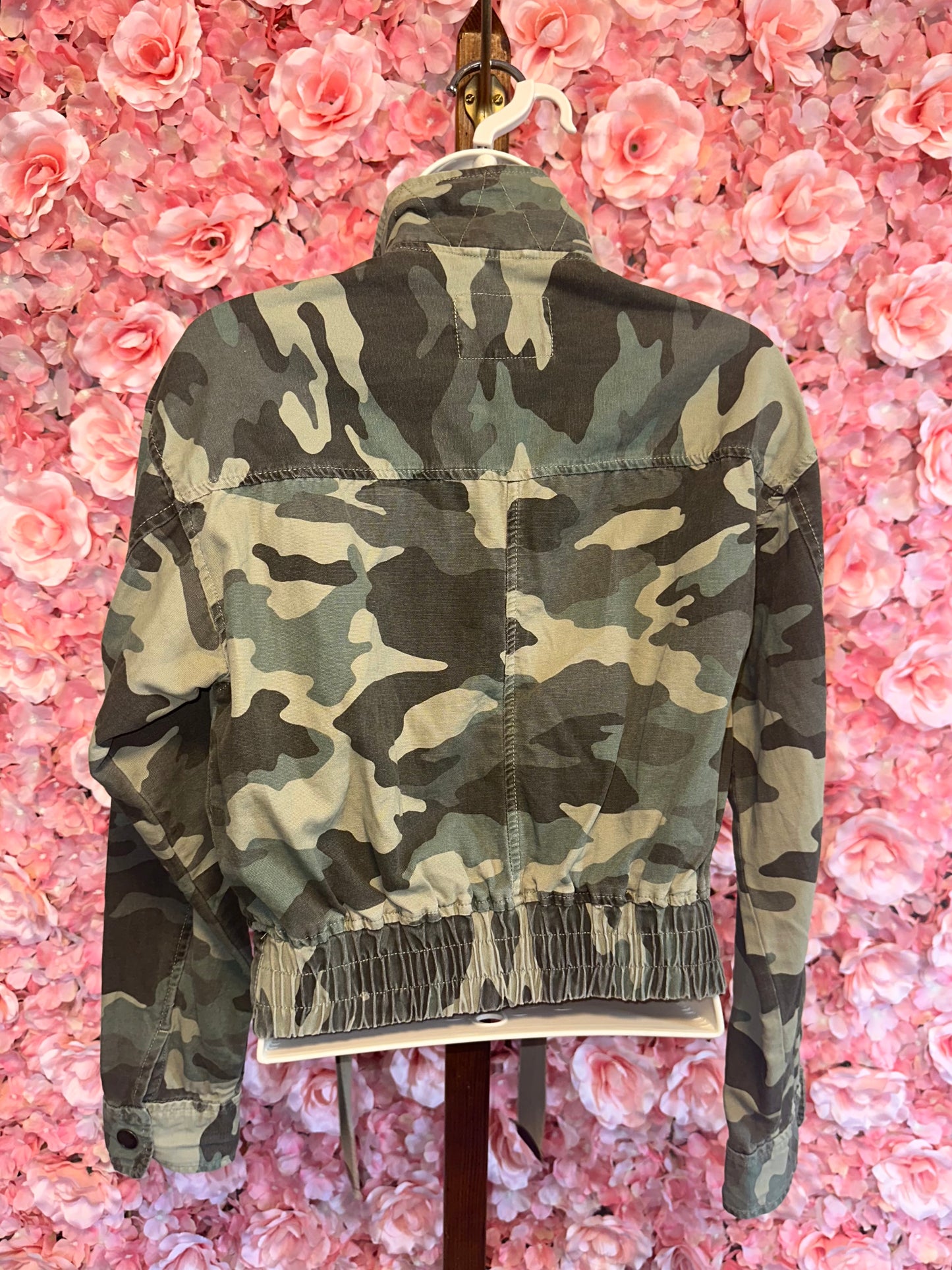 Aeropostale (XS) Green Camo Cropped Button//Zip Up Jacket