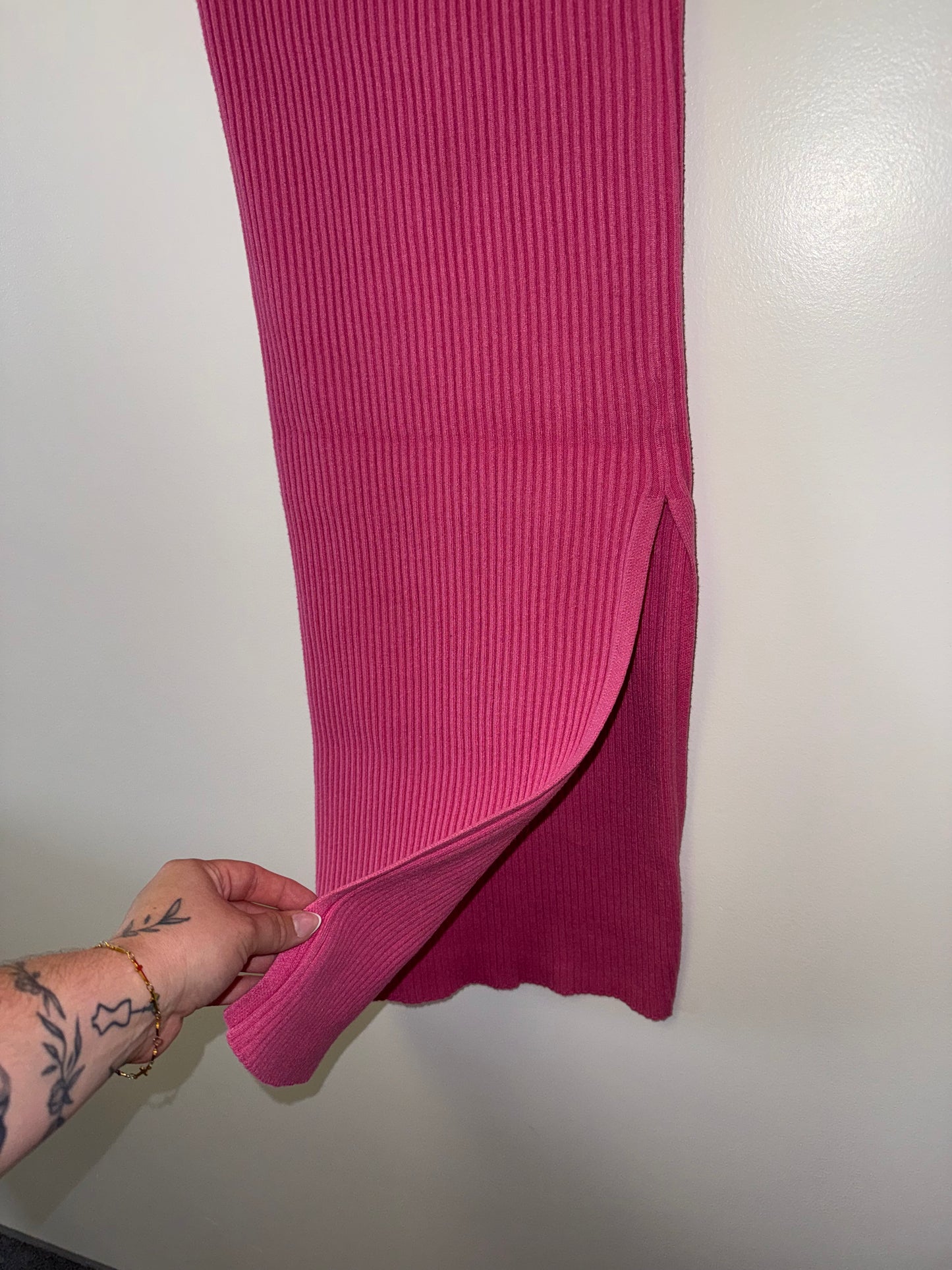 Princess Polly (XS/S) Hot Pink Ribbed Maxi Skirt with Slit