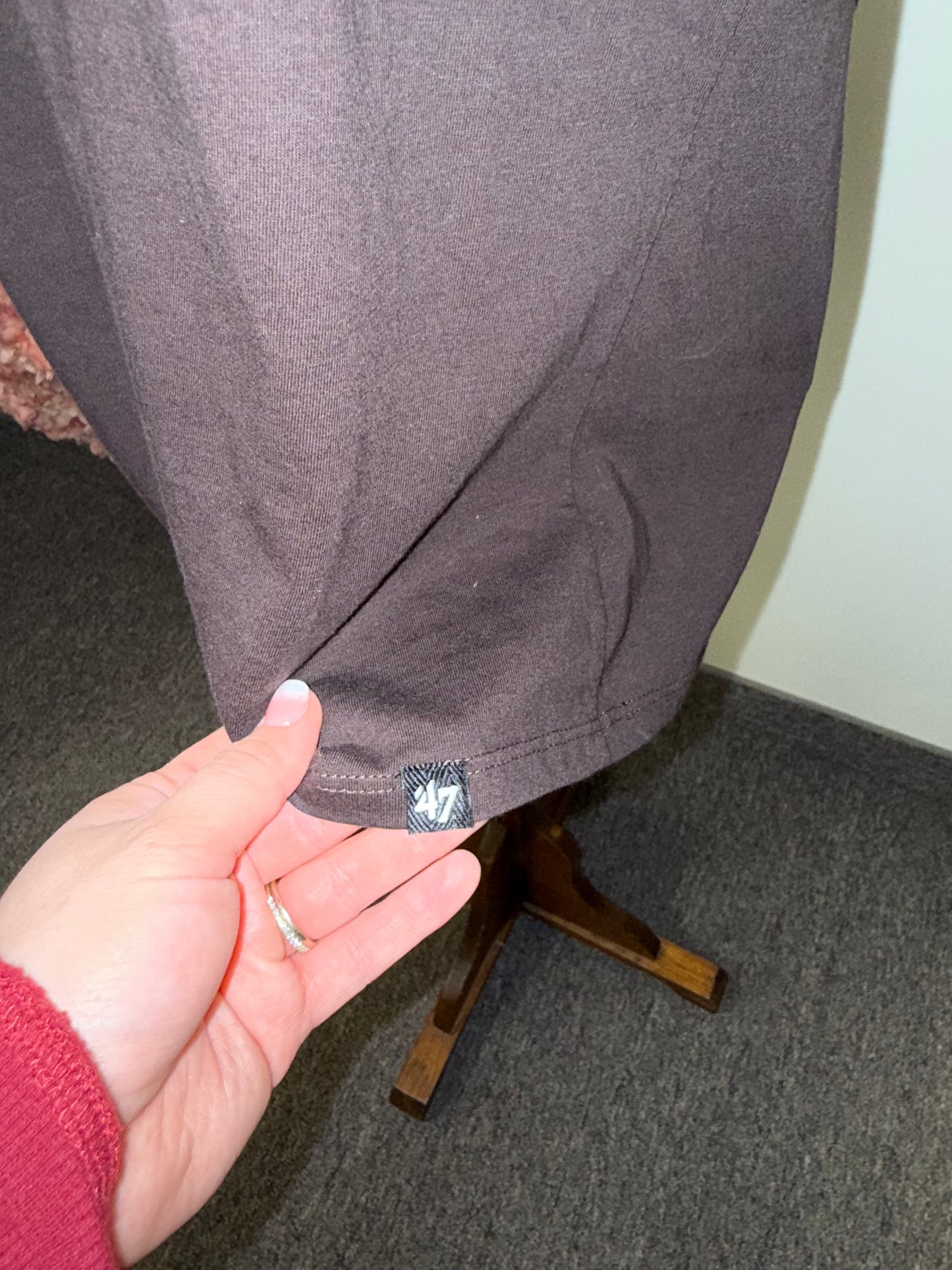 47 (Medium) Brown V-Neck Cleveland Browns T-Shirt