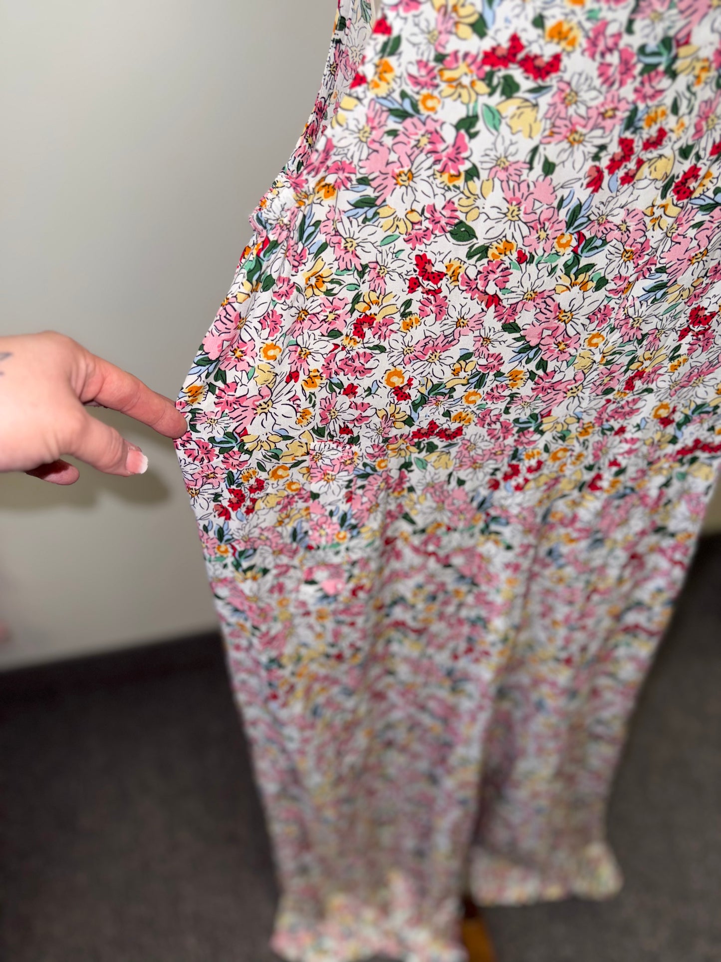 NWT New Style (Medium) Brand New Colorful Floral Jumpsuit with Pockets