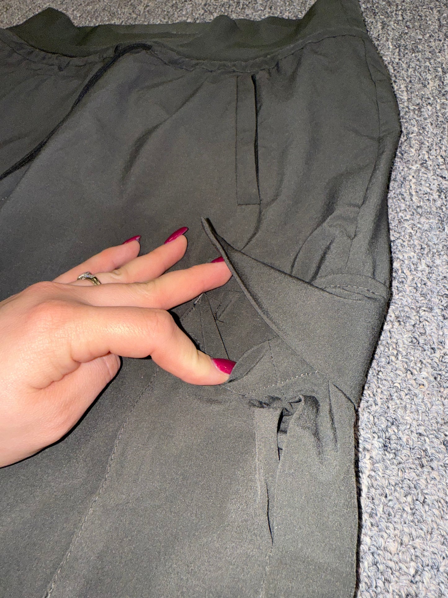 Athleta (4) Green Drawstring Jogger Pants