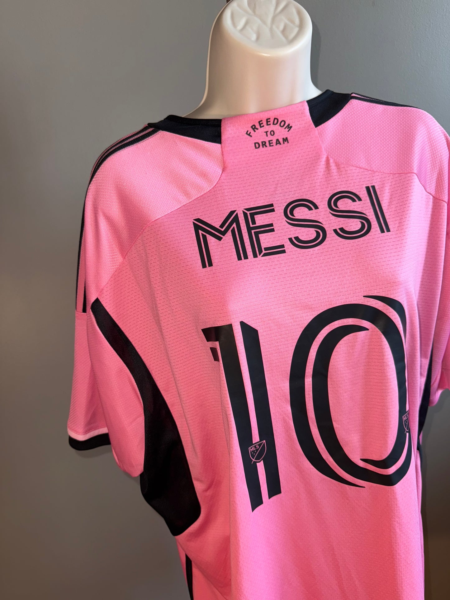 NWT Adidas (2XL) Brand New Pink Messi #10 Jersey
