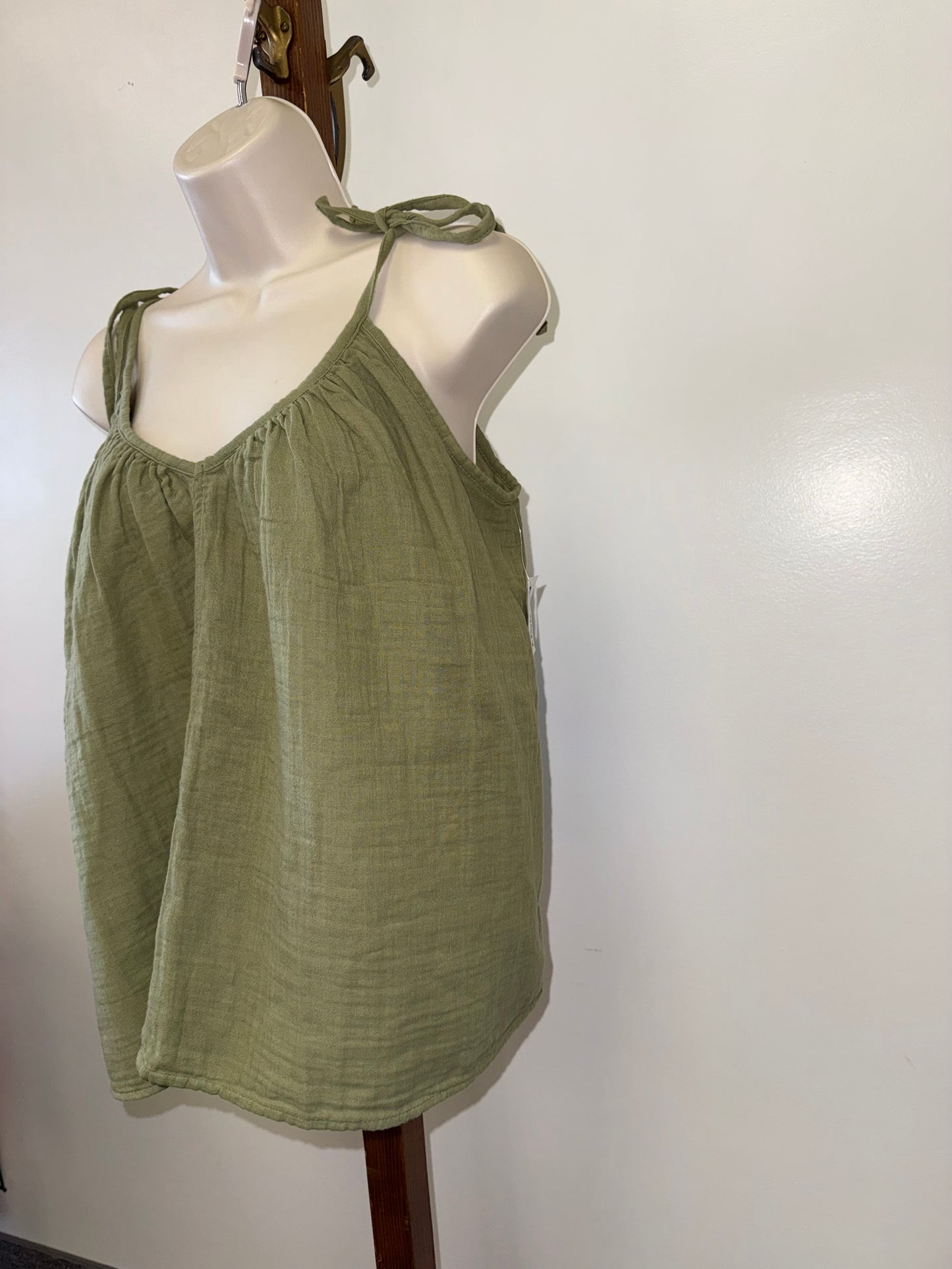 NWT Old Navy (Medium) Brand New Green Tank Top with Adjustable Tied Straps