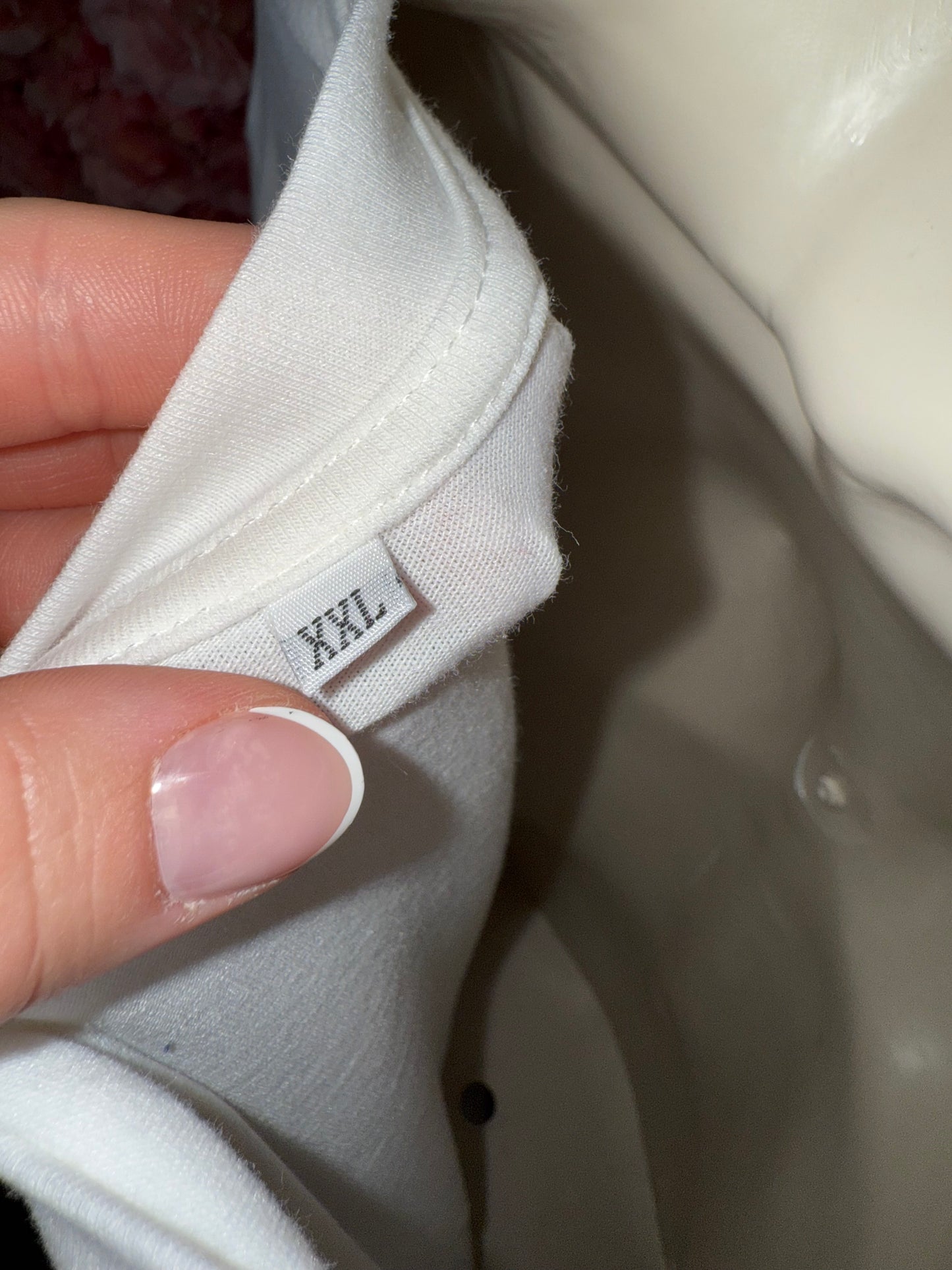 Brand New Bow Pattern White T-Shirt (XXL)