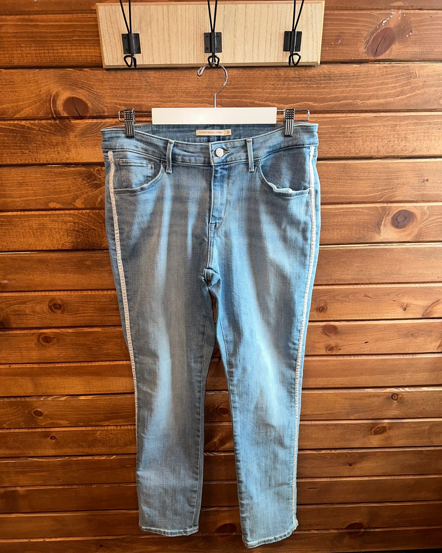 Levi's (31) Classic Mid Rise Skinny Light Wash Jeans with Silver Lining