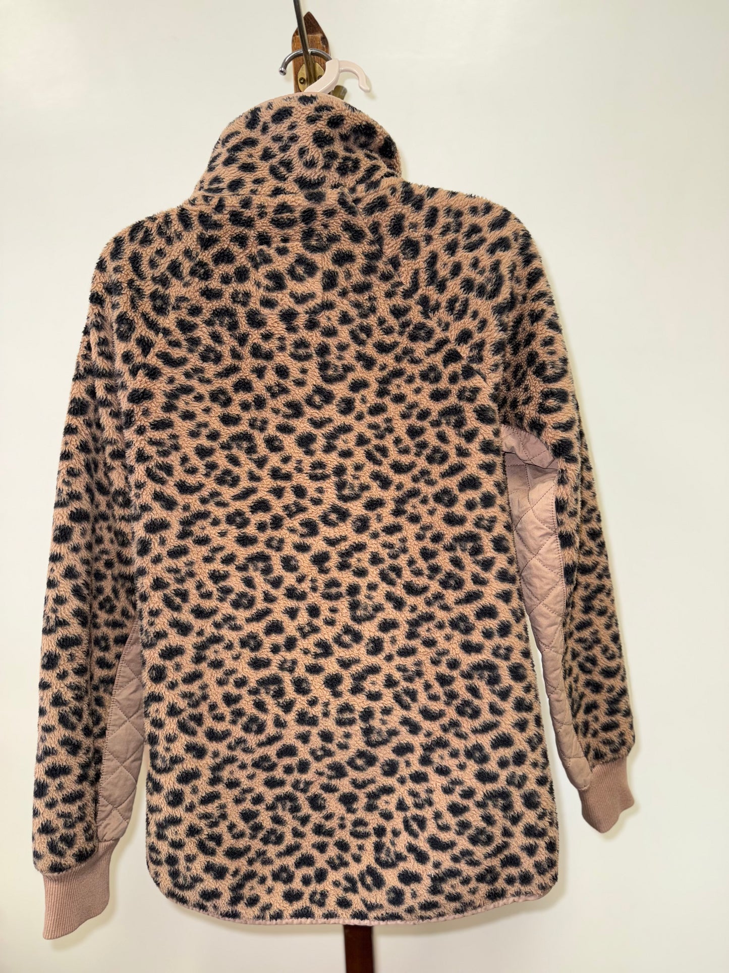 Abercrombie & Fitch (Medium) Neutral Cheetah Print 3/4 Button Up Pullover