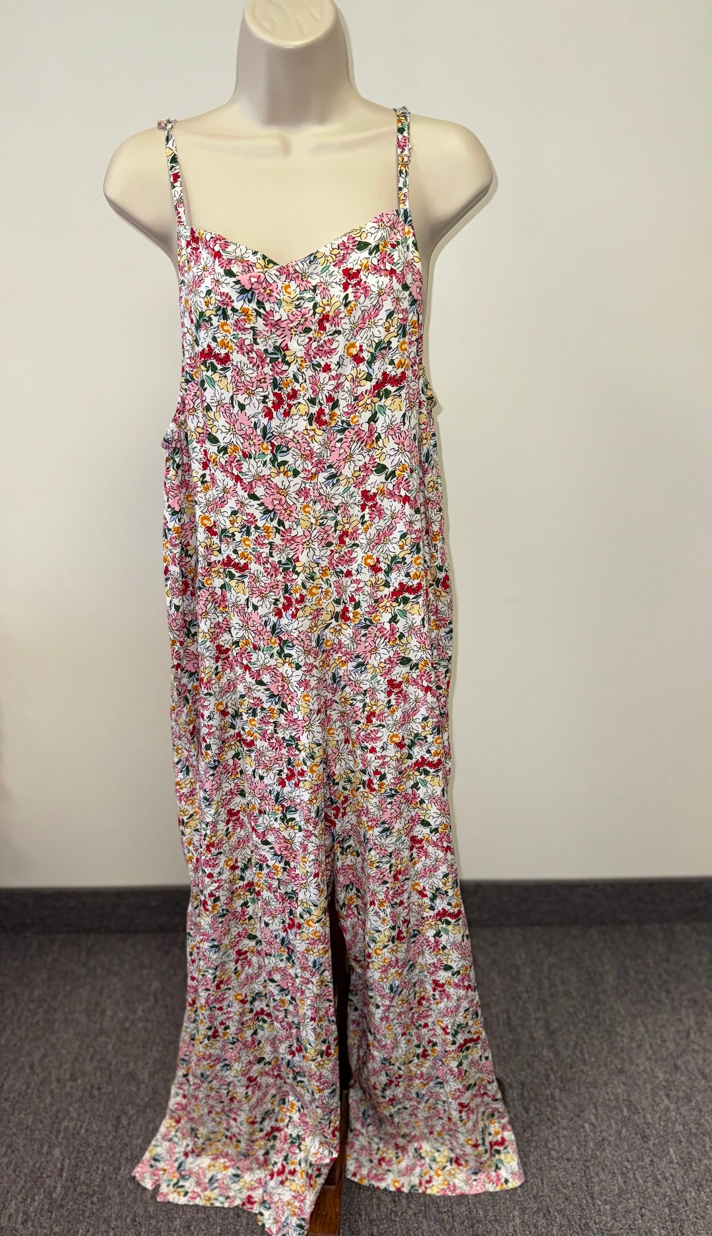 NWT New Style (Medium) Brand New Colorful Floral Jumpsuit with Pockets