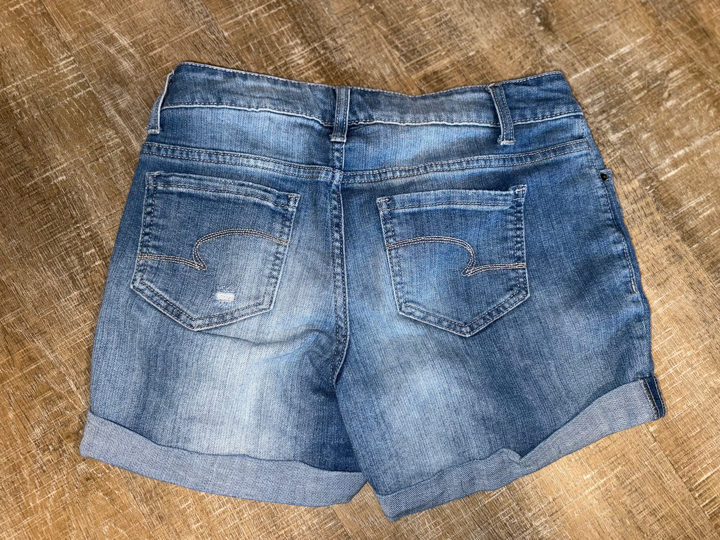 Time & Tru (6) Mid Rise Denim Jean Shorts
