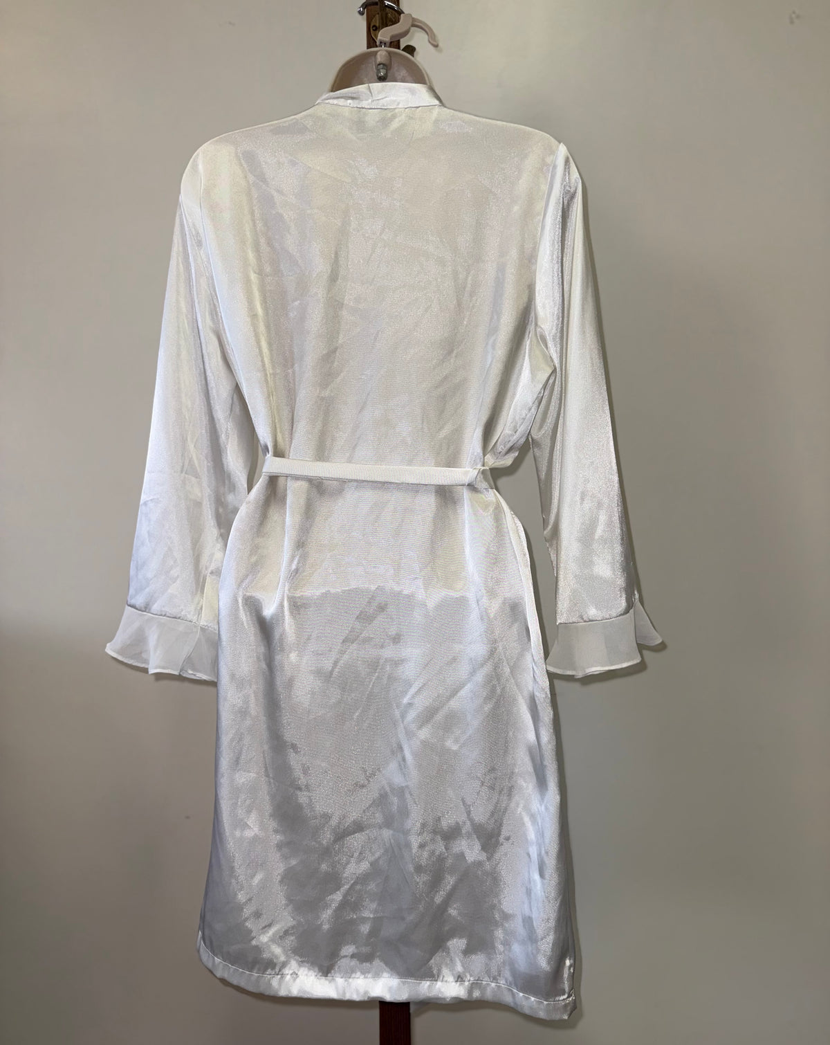 Full Flowy Robe Apt. 9 (Small) White Polyester Ruffle//Flowy Robe – Thrifty Nifty