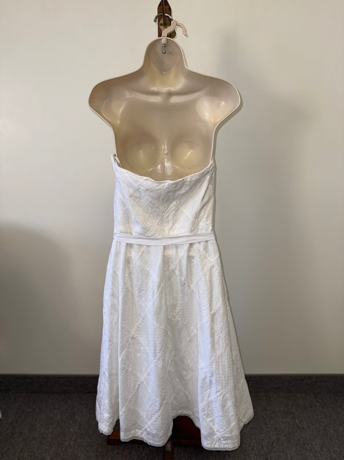American Eagle (12) White Pointelle Detail Pattern Strapless Dress