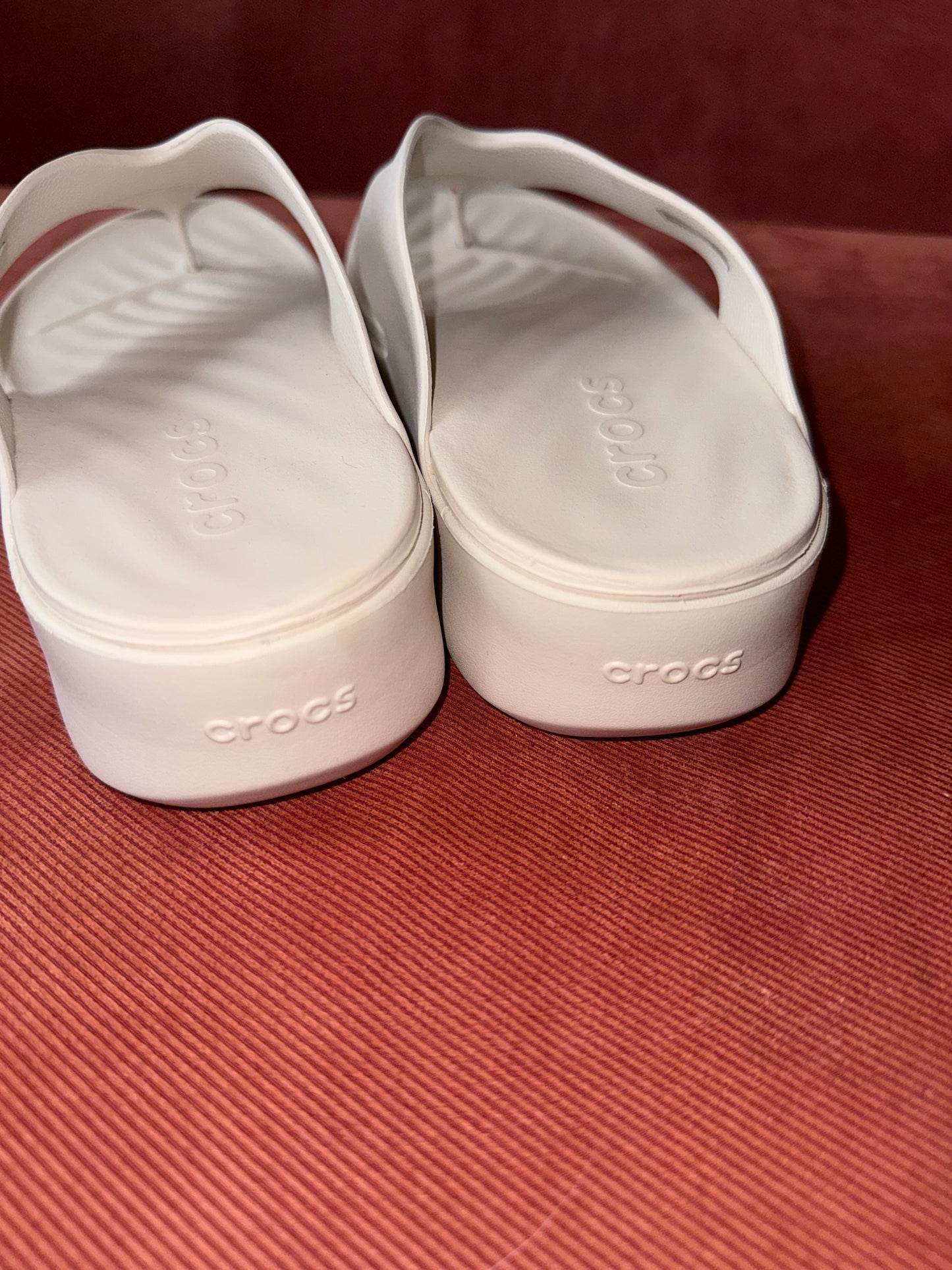 CROCS (8) Off White Flip Flops with Thick Sole