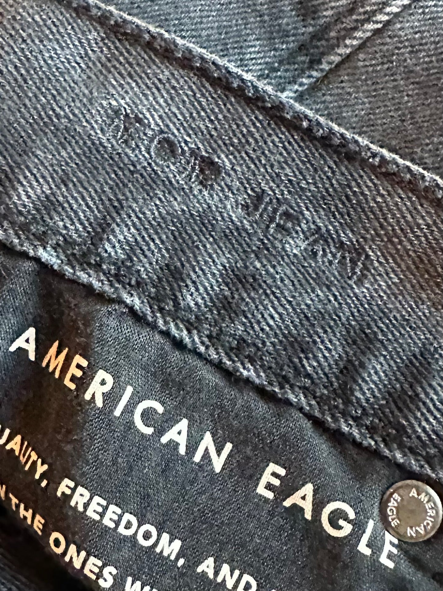 American Eagle (0 Reg) Black Distressed Mom Jeans