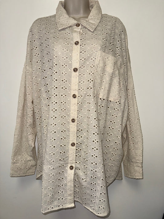 NWT Maurices (XXL) Brand New Cream Pointelle Detail Button Up