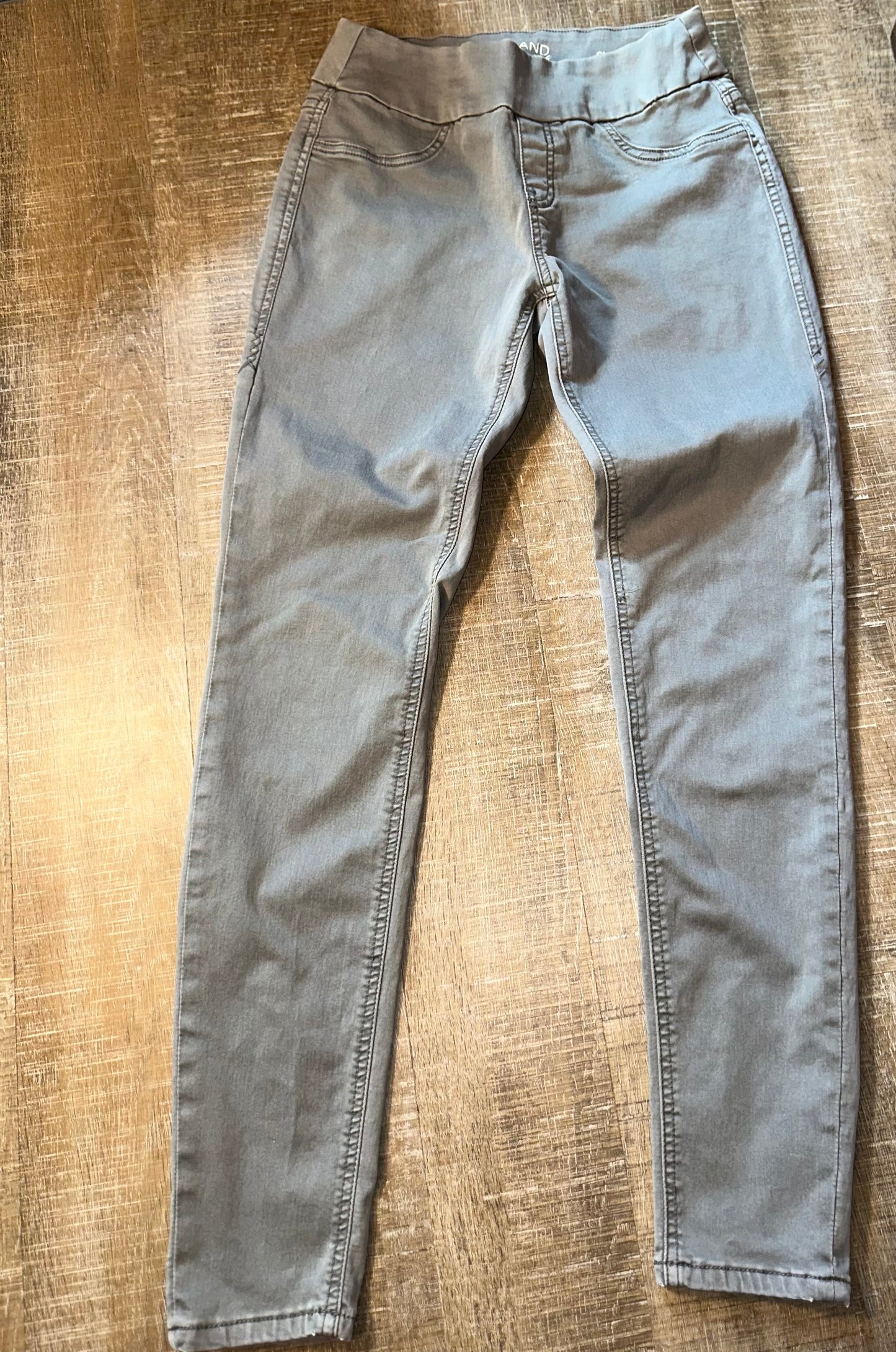 (27) Grey Skinny Jeans with Rubberband Stretch