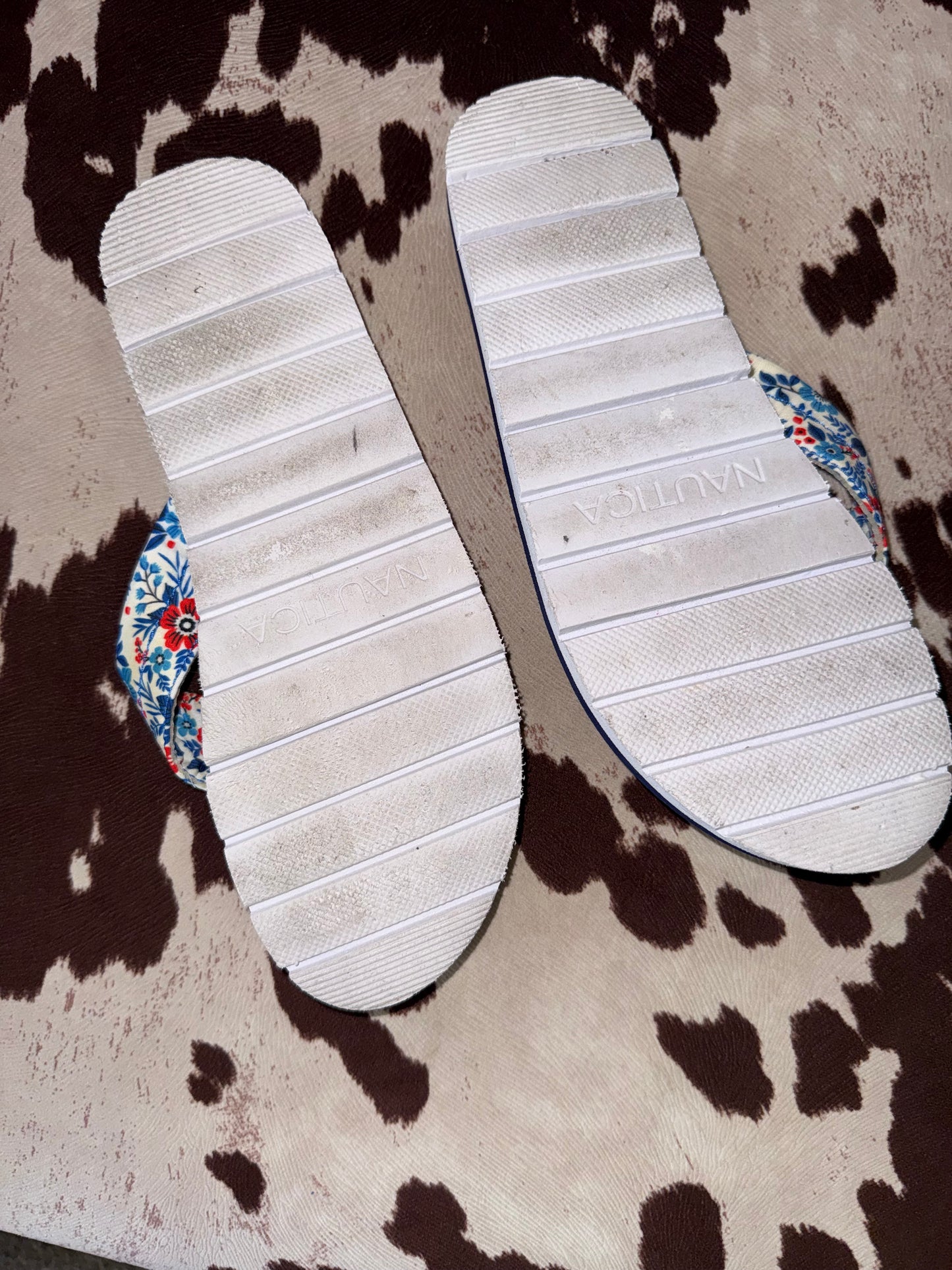 Nautica (7.5) Blue Flip Flops with Floral Pattern Straps