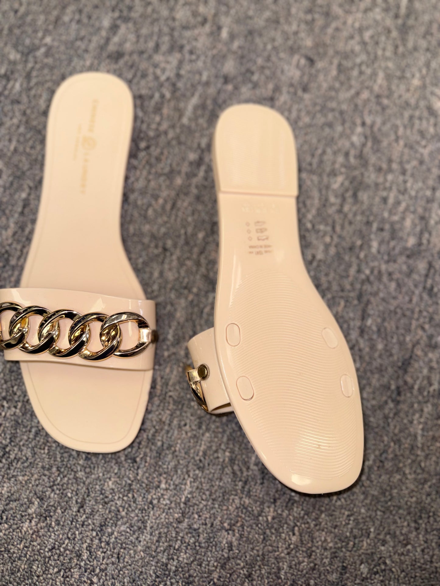 Chinese Laundry (8) Tan Hard Flat with Gold Chain Accent