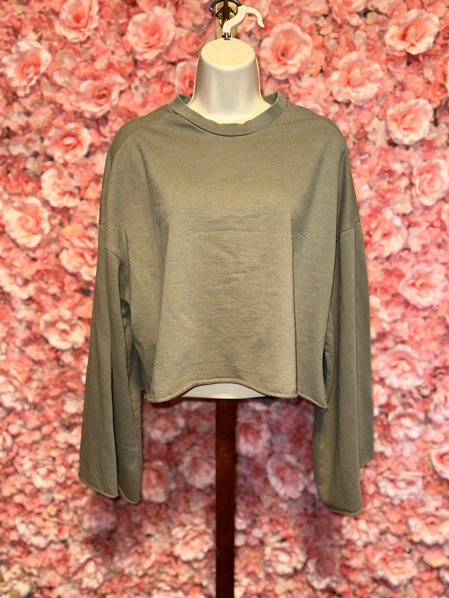 No Comment (Large) Green Cropped Crewneck Sweatshirt with Flare Sleeves