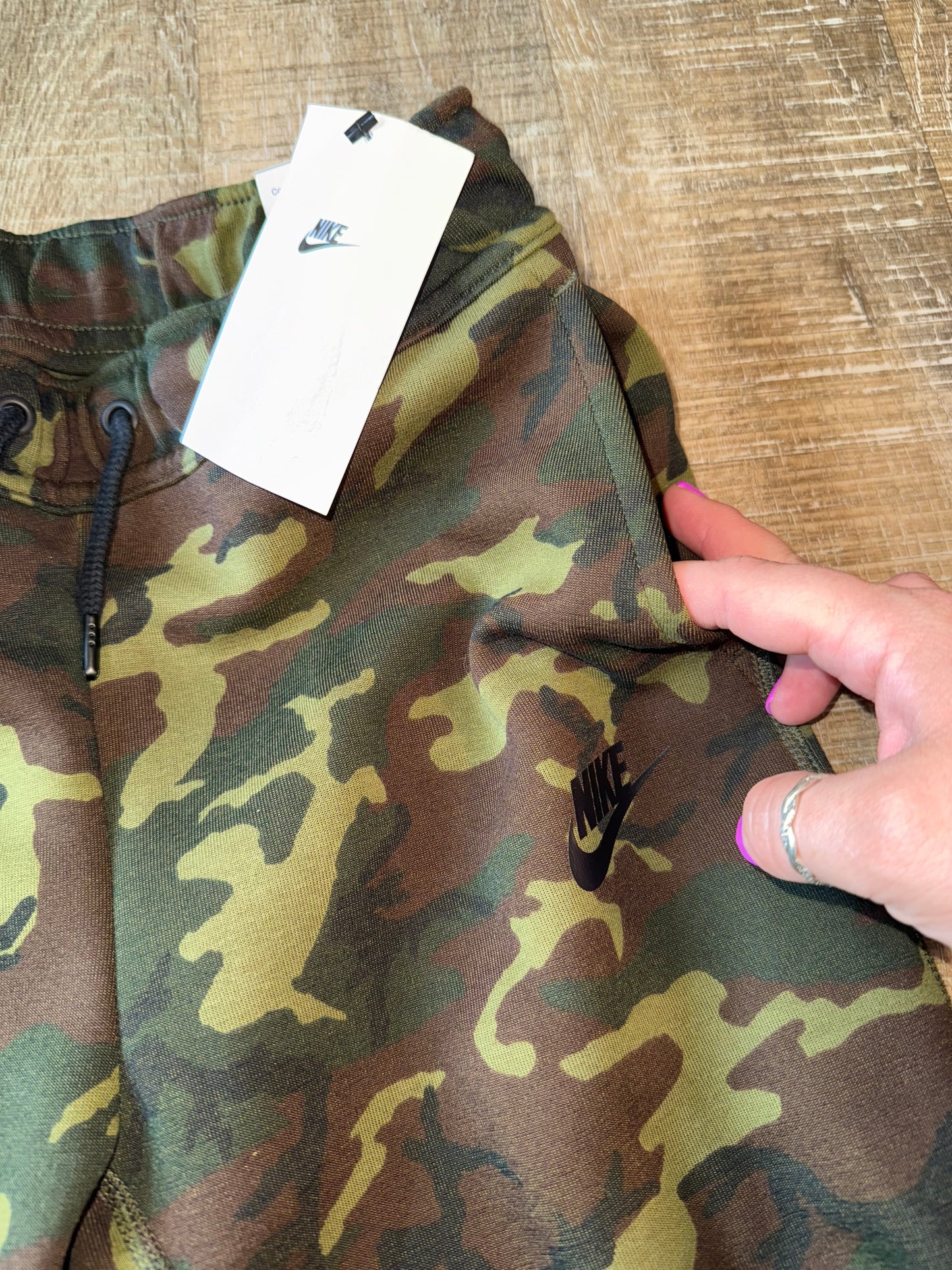 NWT Nike (Boys Medium) Brand New Green Camo Slim Fit Joggers