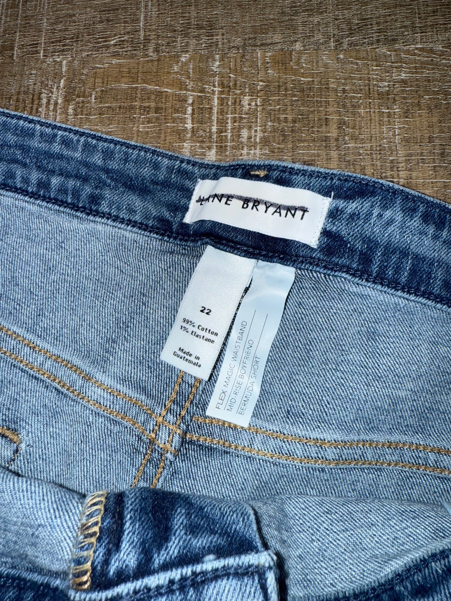 NWT Lane Bryant (22) Denim Flex Magic Waistband Mid Rise Boyfriend Bermuda Short