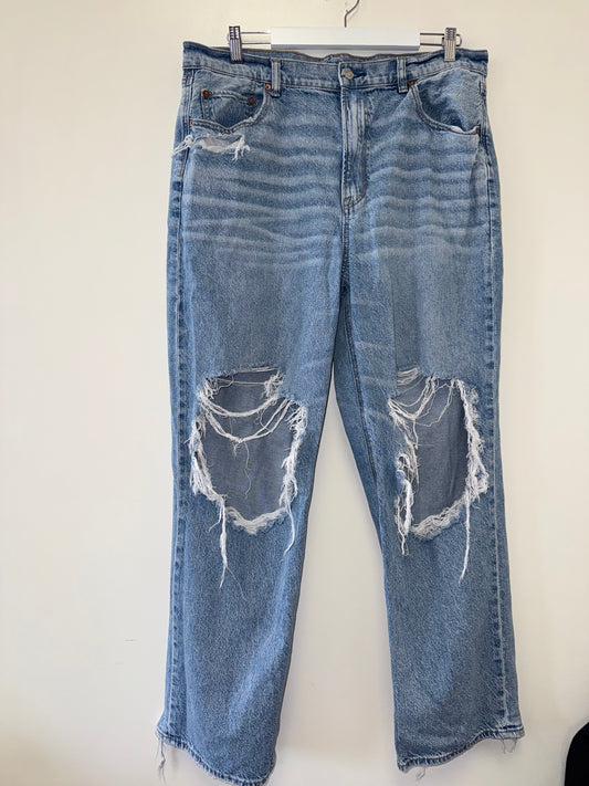 American Eagle (18) Strigid Distressed Highest Rise Baggy Straight Denim Jeans