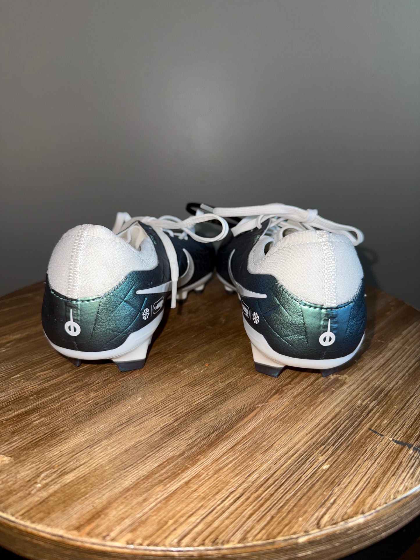 Nike (4 1/2) Brand New Tiempo Emerald Legend 10 Pro FG Low Top Soccer Cleats