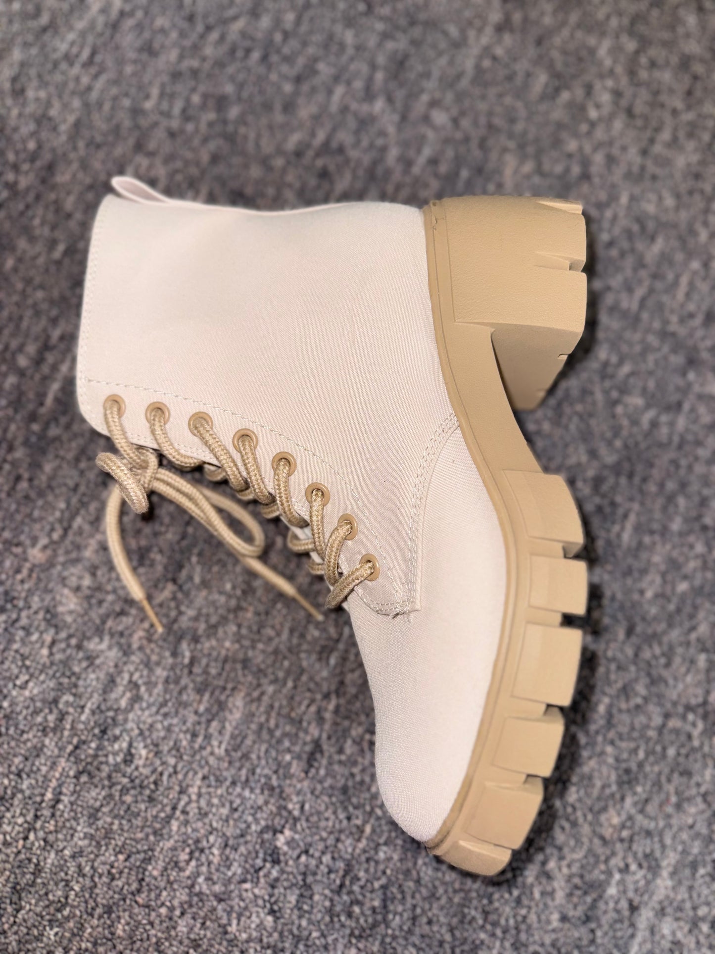 Universal Thread (6 1/2) Cream Laced Up Boots