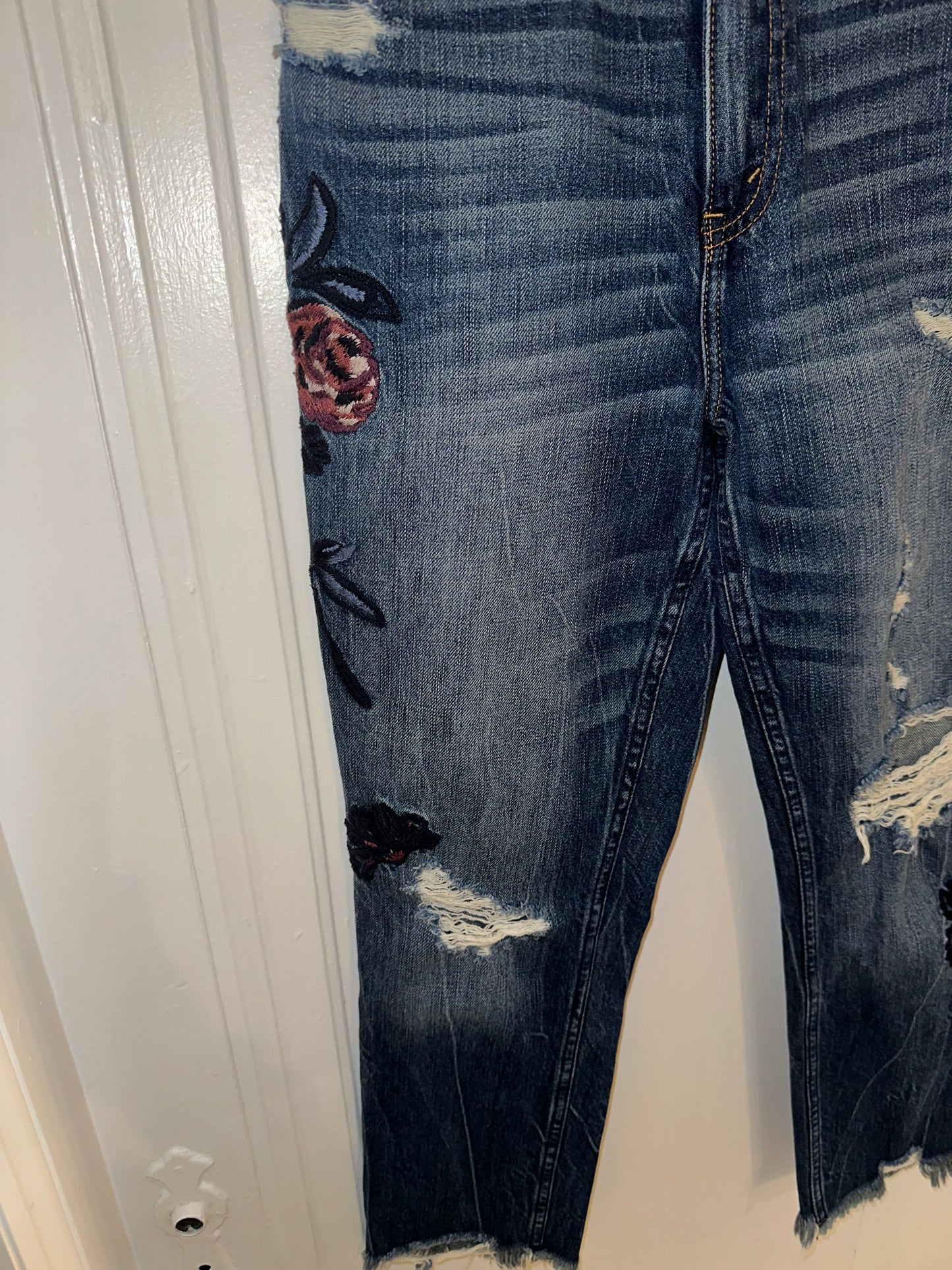 Abercrombie & Fitch (0) Annie Hi-Rise Girlfriend Embroidered Floral Ripped Jeans