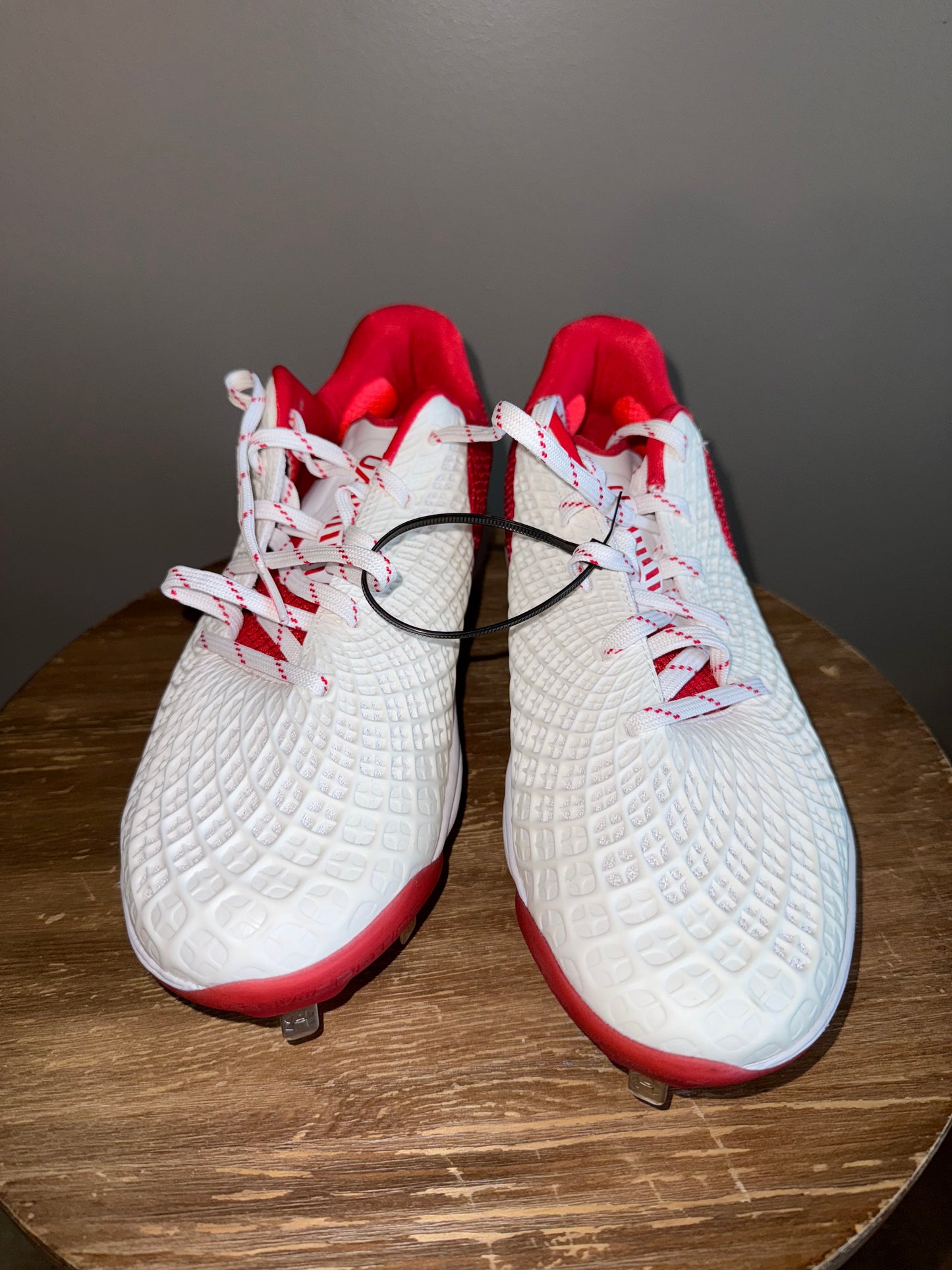 Under Armour (7//7.5//8.5//11) Brand New Red//Gold//Blue Softball Cleats