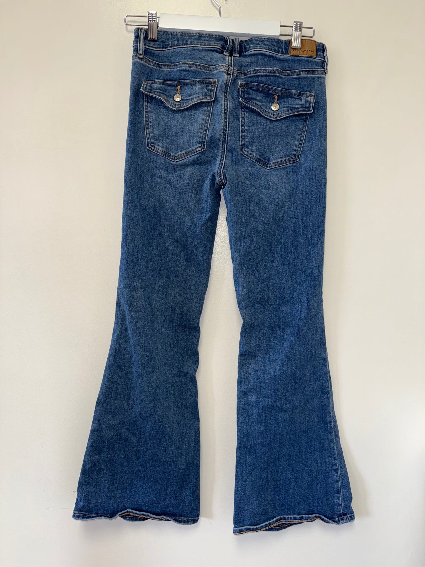 American Eagle (4) Low Rise Flare Denim Jeans with Next Level Stretch