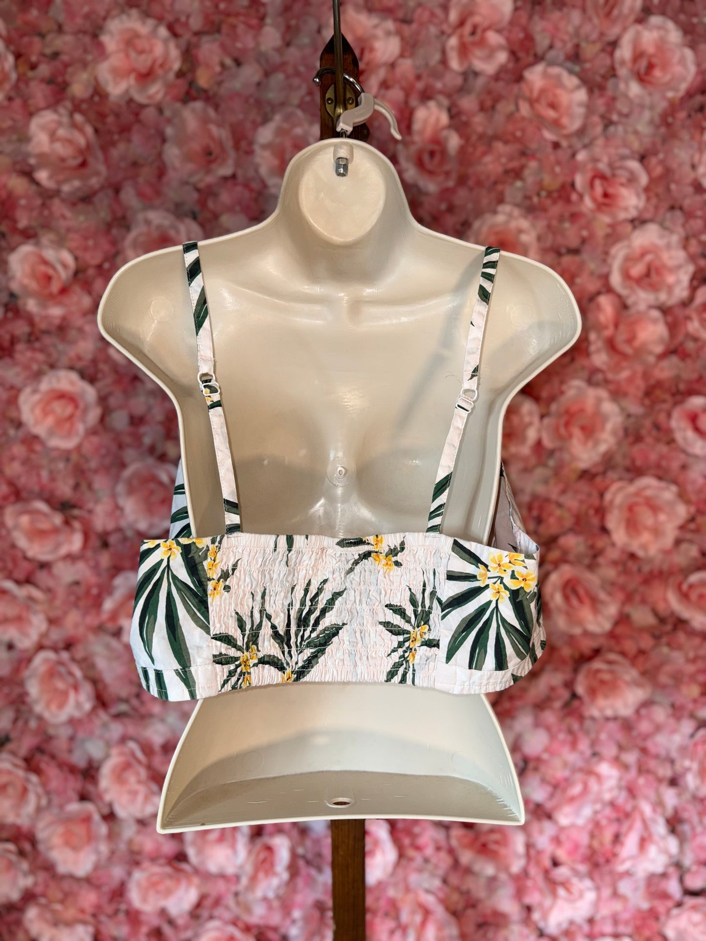 O.N.L.Y (XL) White V-Neck Cropped Floral Cotton Tank with Stretch in Back