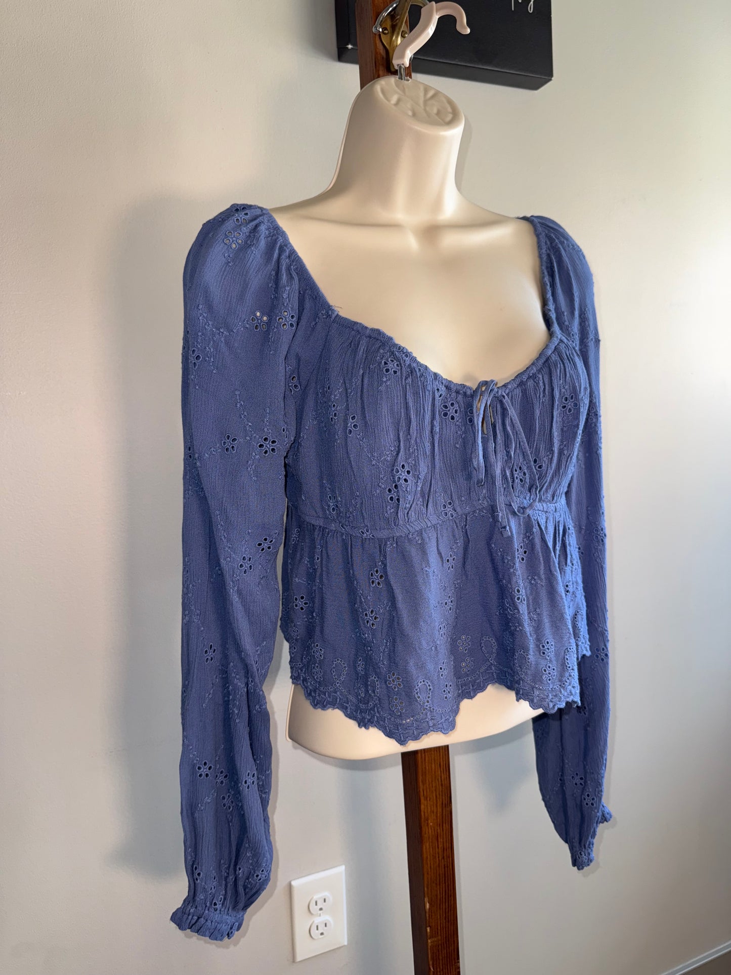 NWT Hollister (Medium) Brand New Blue Cropped Blouse
