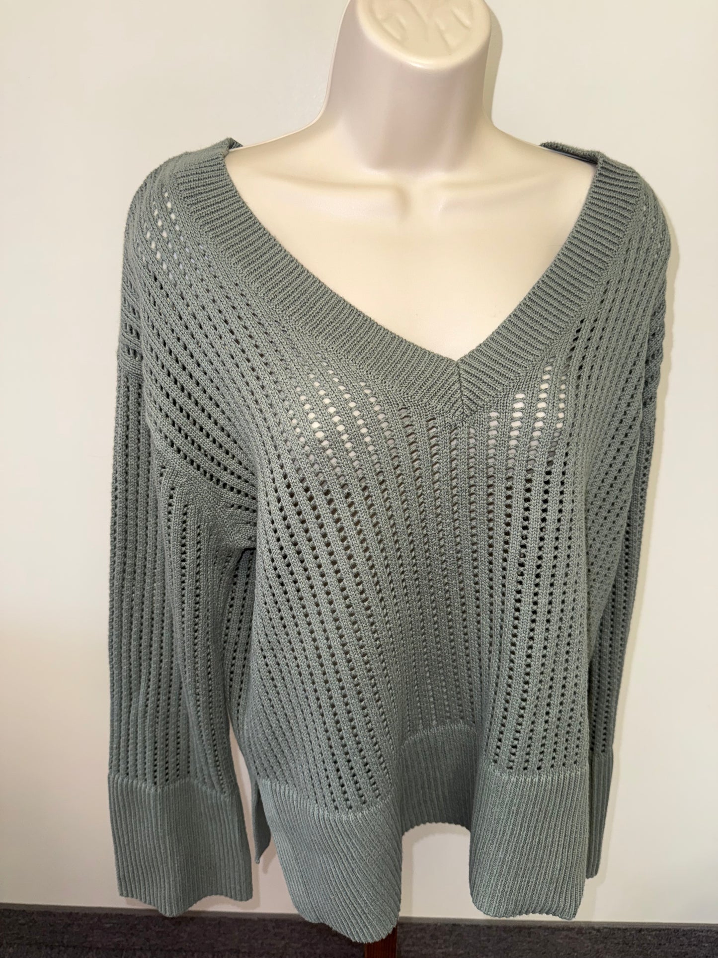 Gap sweater
