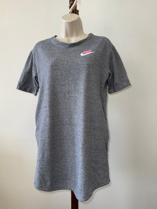 Nike (XL) Grey Short Sleeve Standard Fit Dress with Pockets