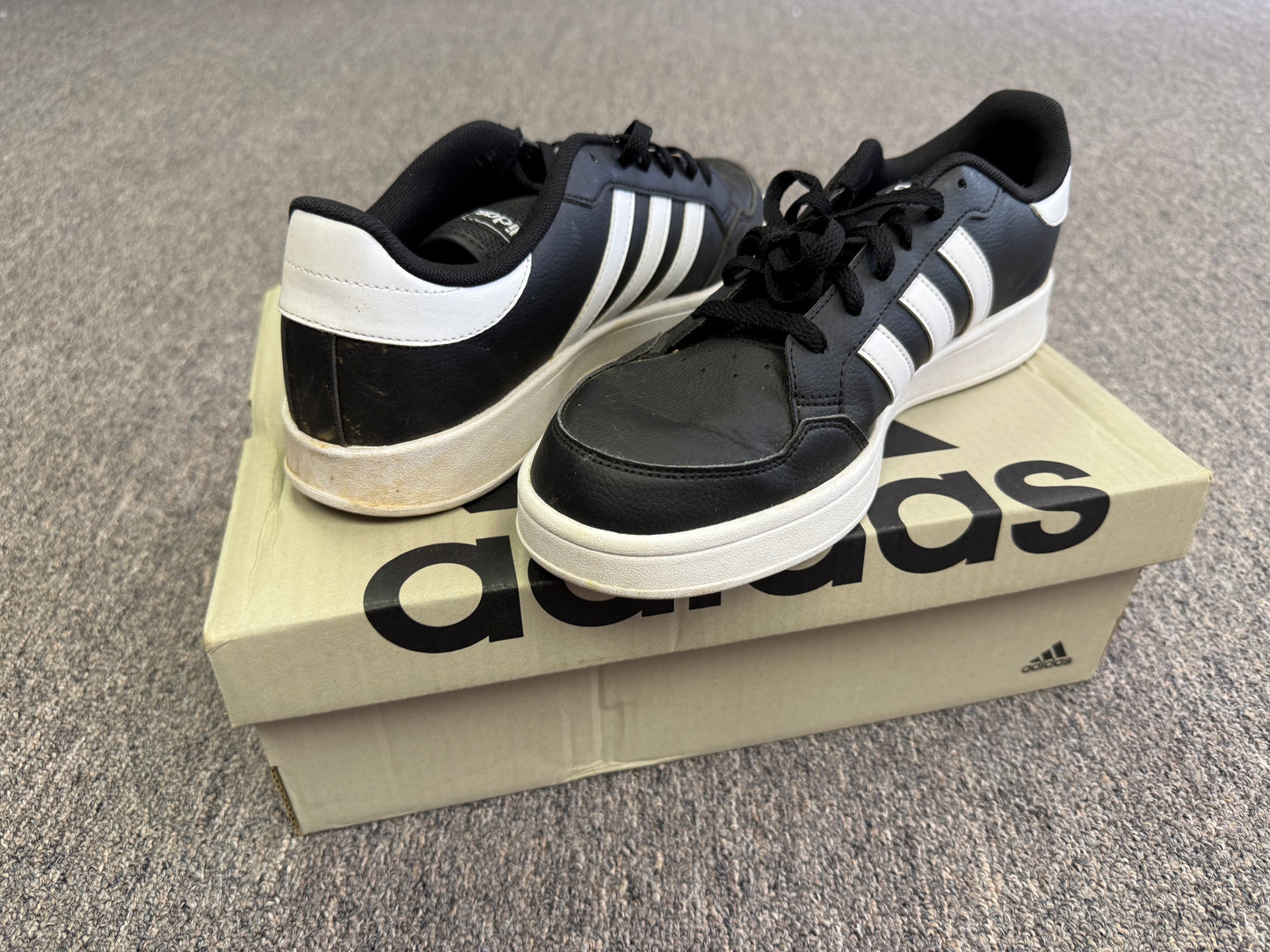 Adidas (11) Black and White Breaknet Casual Sneakers