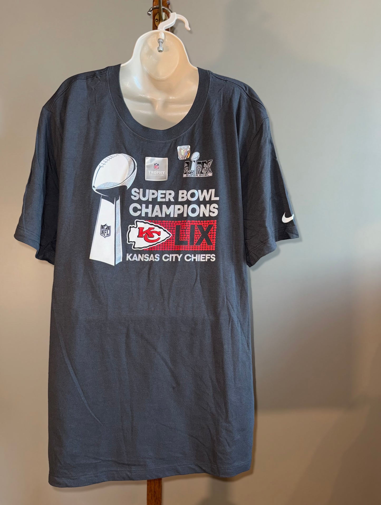 NWT Nike (XXL) Brand New Kansas City Chiefs Super Bowl Champions T-Shirt