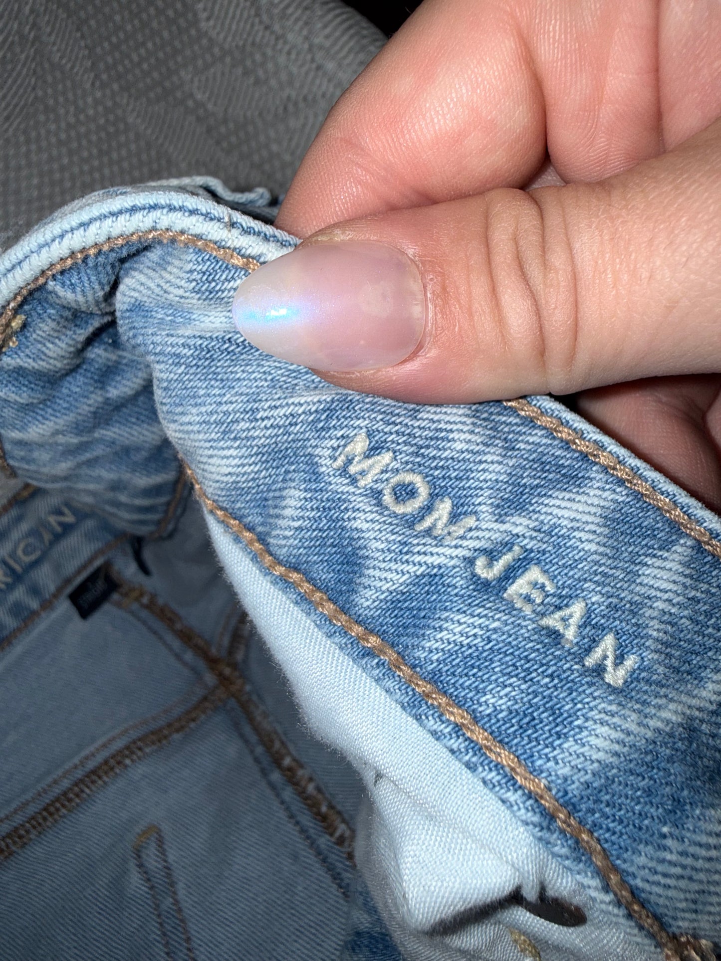 American Eagle (6) Strigid Denim Mom Jeans