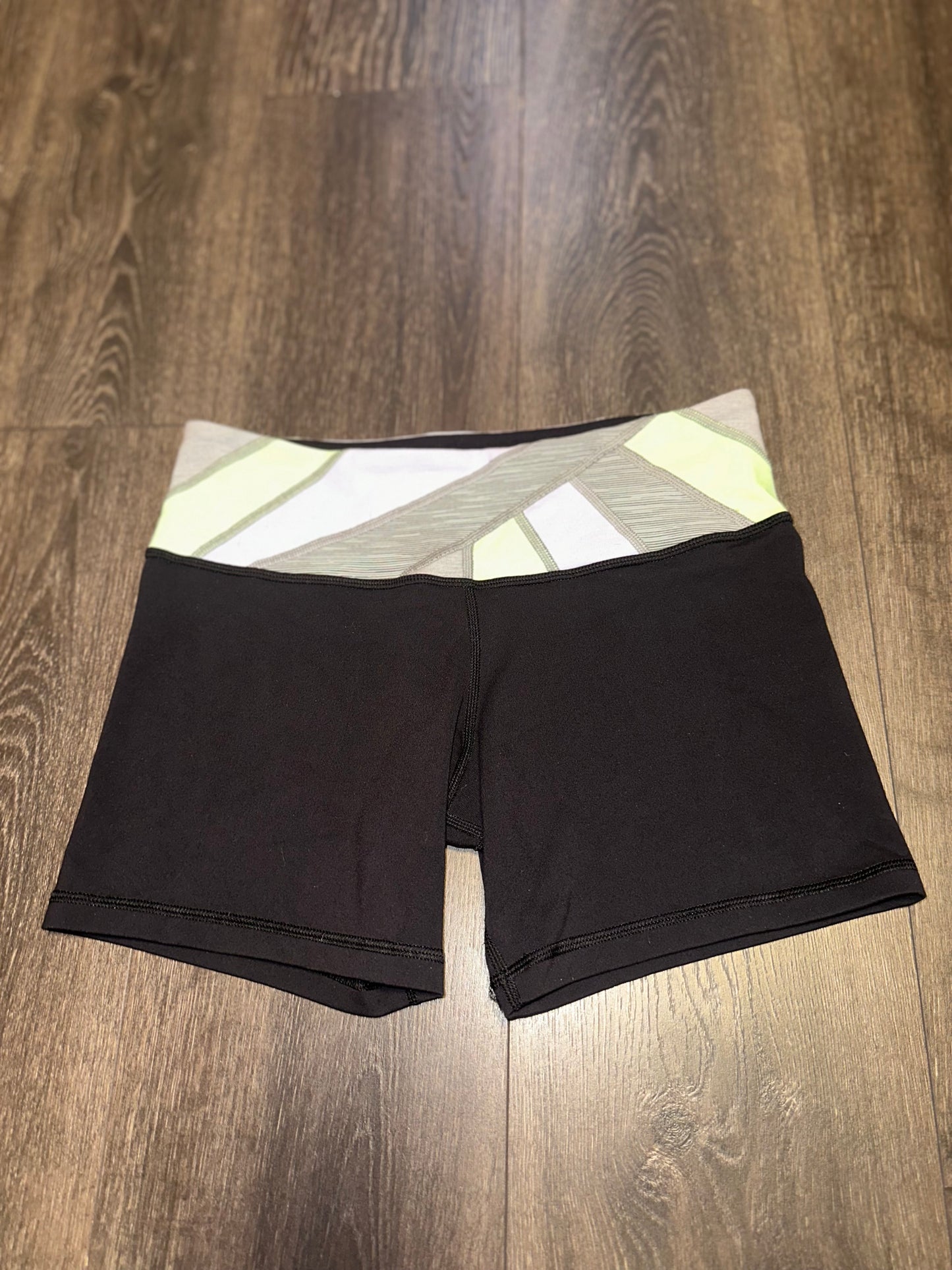 lululemon athletica. (6) Reversible Biker Shorts