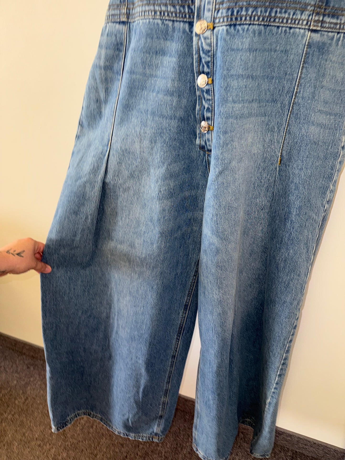 Bluivy (Large) Blue Jean Sleeveless Buttoned Wide Leg Denim Jumpsuit