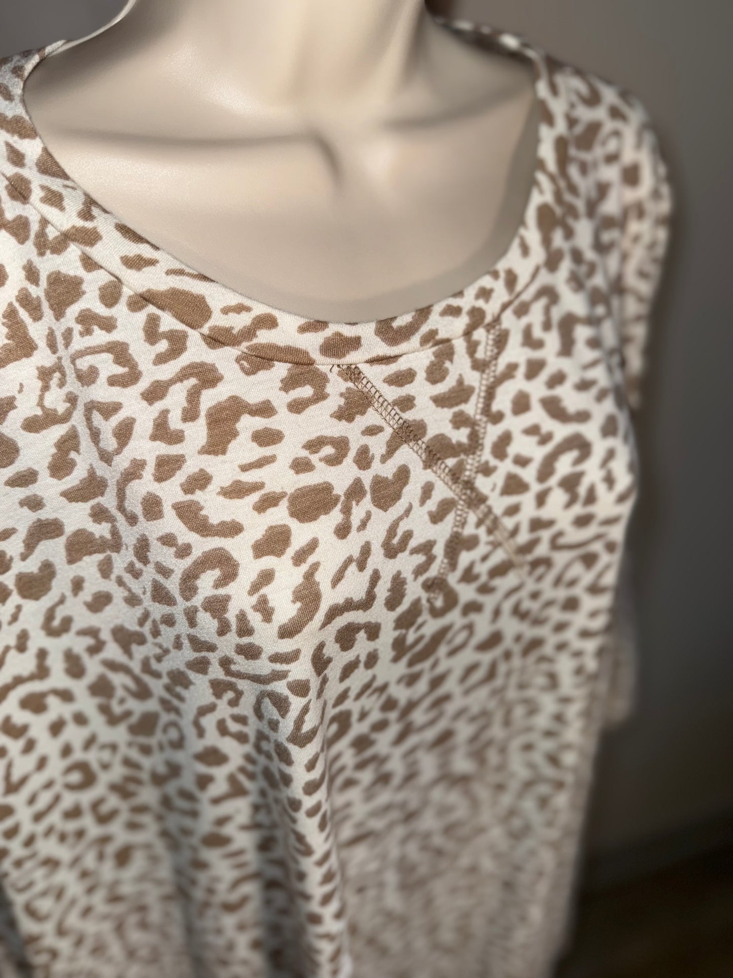 La Miel (Medium) Neutral Oversized Cheetah Print 3/4 Sleeve Blouse