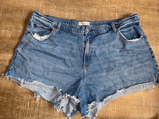 Abercrombie & Fitch (22) The 90's Relaxed Cutoff High Rise Distressed Jean Short