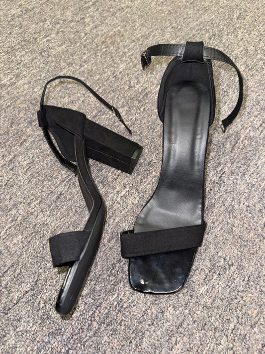 (40) Black Open Toe Block Heels