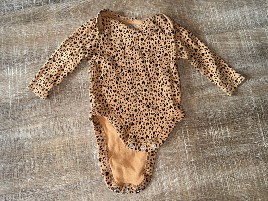 Old Navy (0-3 Months) Neutral Long Sleeve Cheetah Print Onesie